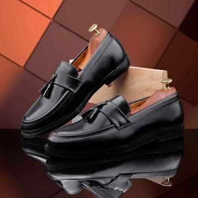 Terra Trove Classic Look Round Shape Hanging Loafer Shoes Slip-ons Black Colour for Men